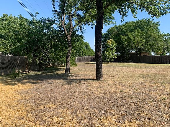 4th image of 1605 S Roy Reynolds Dr
