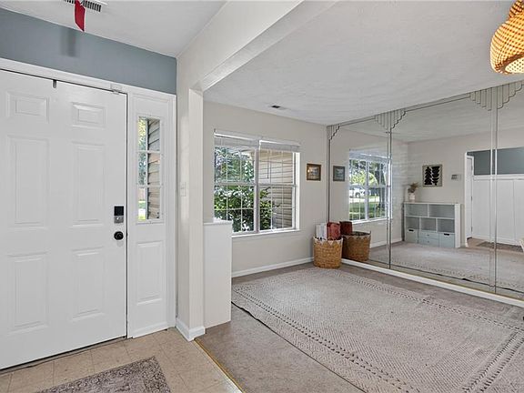 3rd image of 302 Carriage Ct