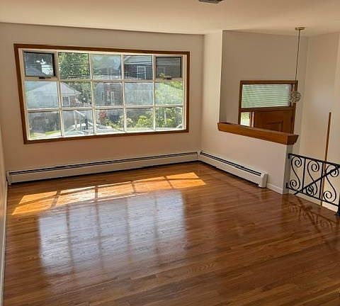 4th image of 519 Folk St