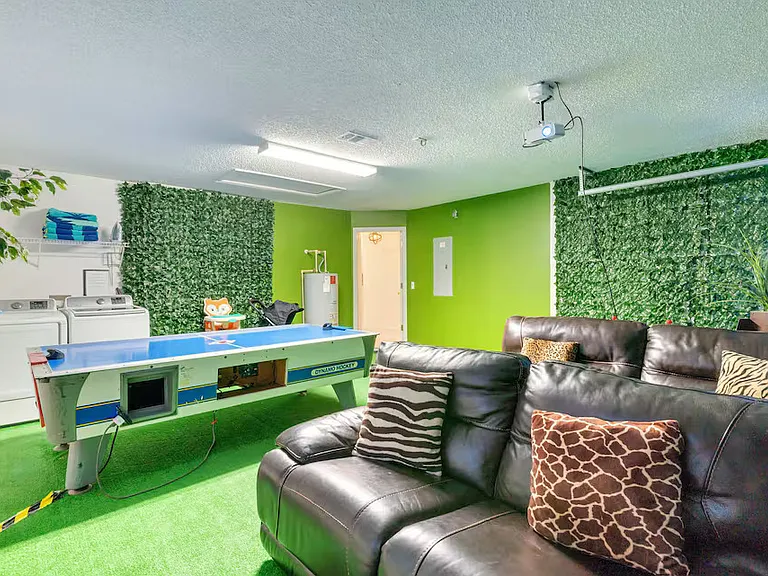 1095 Seasons Blvd — Photo 34