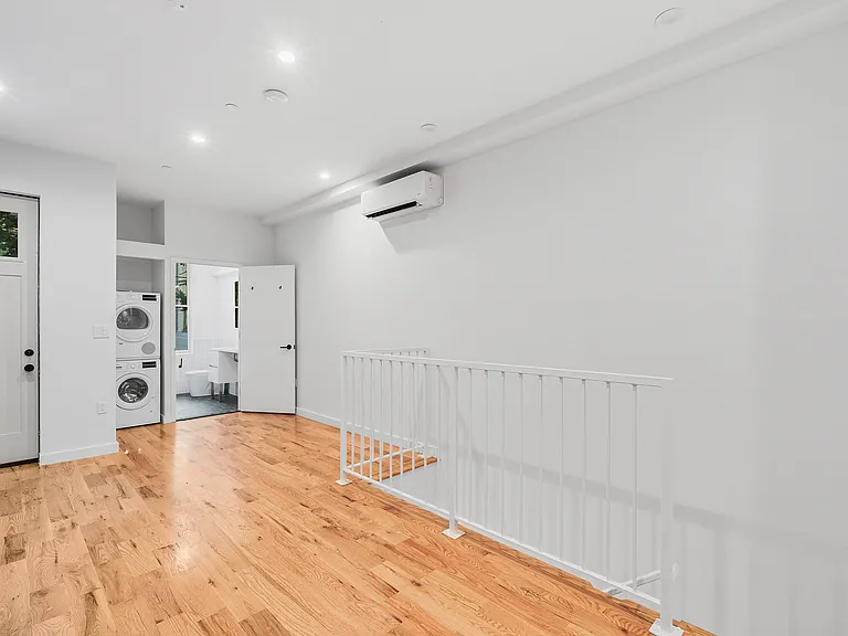 284 Suydam St #1L — Photo 2