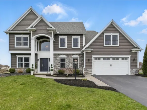 1458 Providence Dr, Webster, NY 14580