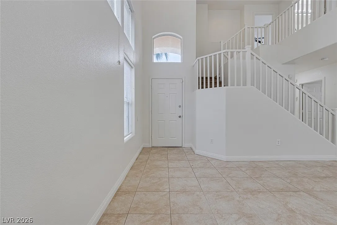 5 bed, 3.0 bath, 2447 sqft, $2,566 — Photo 3