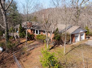 14 Wells Rd, Brasstown, NC 28902