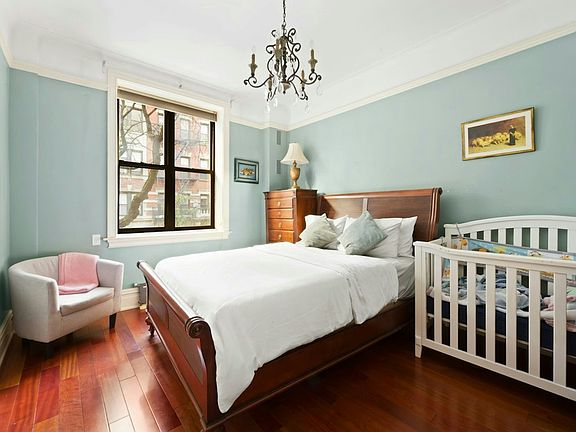4th image of 532 W 111th St APT 25