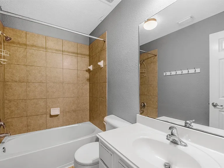 7 Ebony Oaks Pl — Photo 33