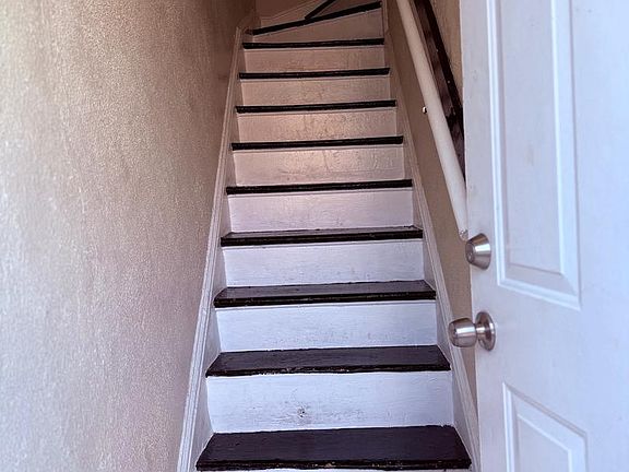 4th image of 528 Hobart Pl NW