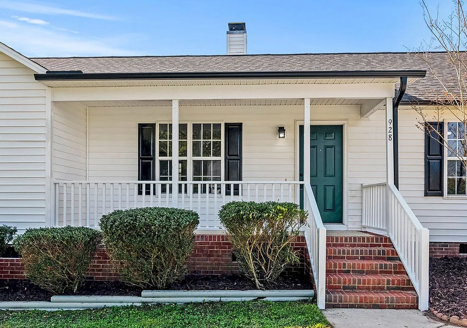 Move-In Ready | 3-Bedroom Ranch | Lvp Throughout | No Carpet! — Photo 3