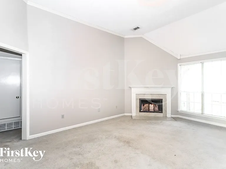 726 Silver Sands Dr — Photo 3