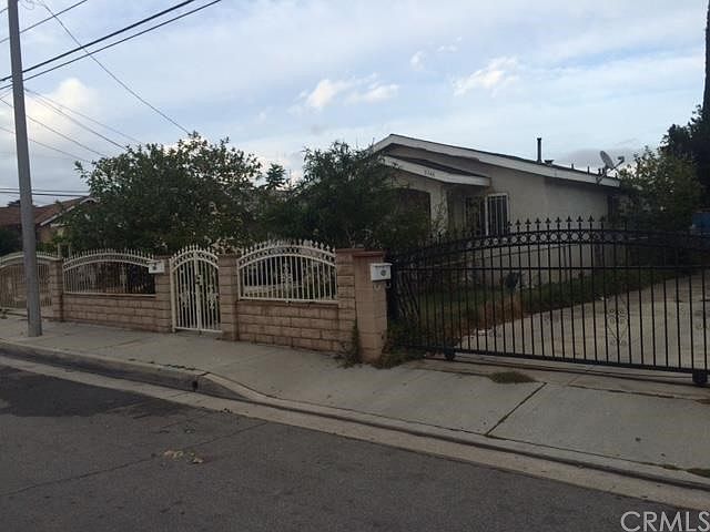 2nd image of 3346 Kelburn Ave