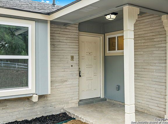 3rd image of 7618 Shady Hollow Ln