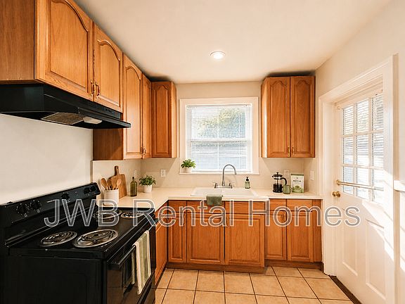 3rd image of 425 W 47th St