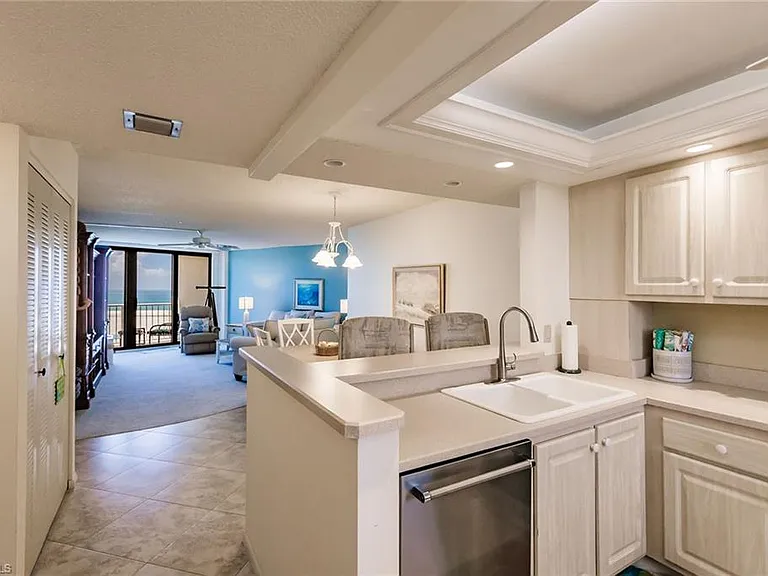 260 Seaview Ct #904 — Photo 16
