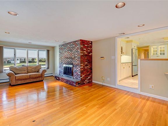 4th image of 223 Gainsville Dr