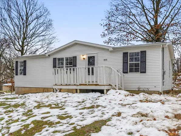 205 Monroe St, Augusta, MI 49012