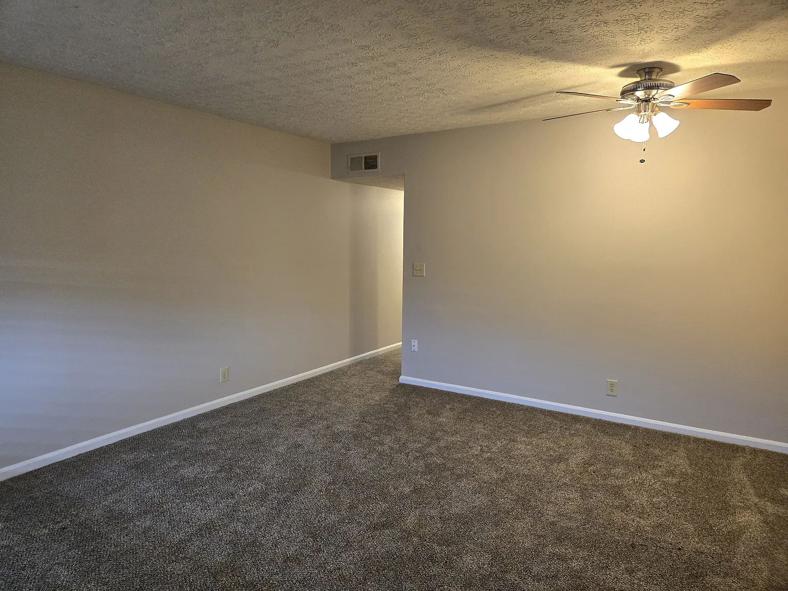Bon Air Apartments — Photo 4