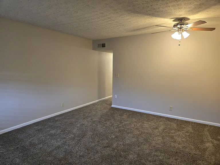 Bon Air Apartments — Photo 4