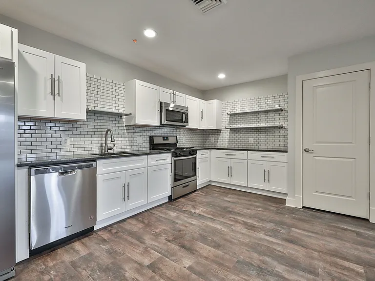 1320 N Franklin St #2 — Photo 9