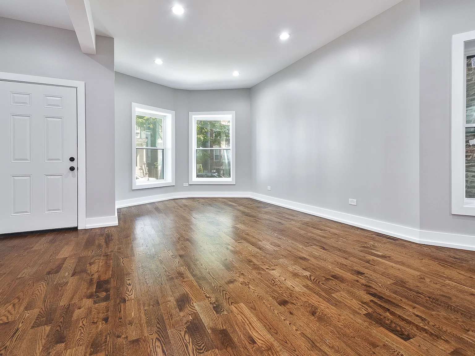 4 bed, 3056 sqft, $3,300 — Photo 3