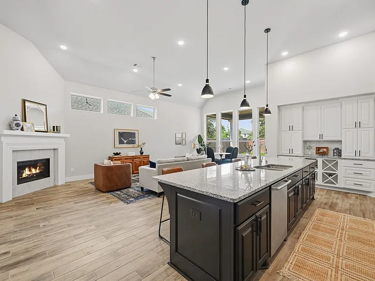 2714 Coastal Trl — Photo 8