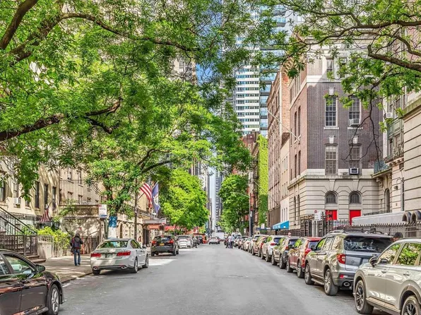 350 West 48th Street image 12 of 14