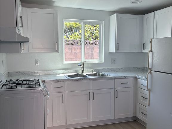 4th image of 218 Oak St Unit B