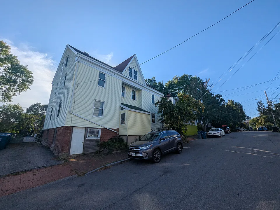 32 Tyng St #34
