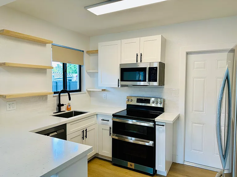 12225 NW 17th Pl — Photo 3