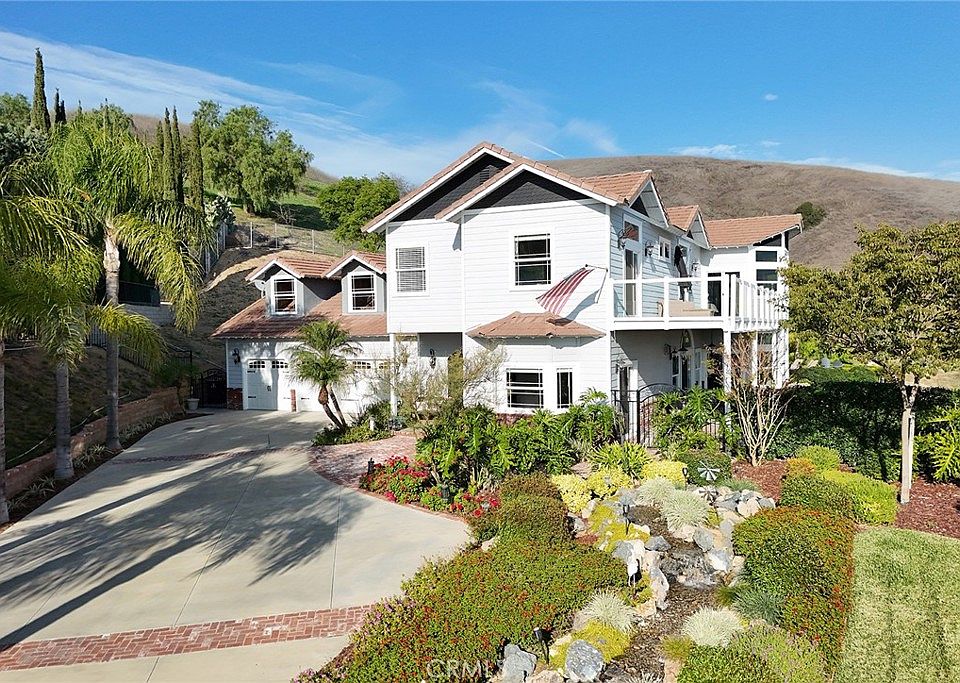 1st image of 3871 Crest Dr
