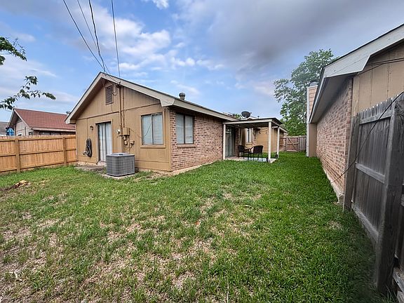 2nd image of 950 Sundance St