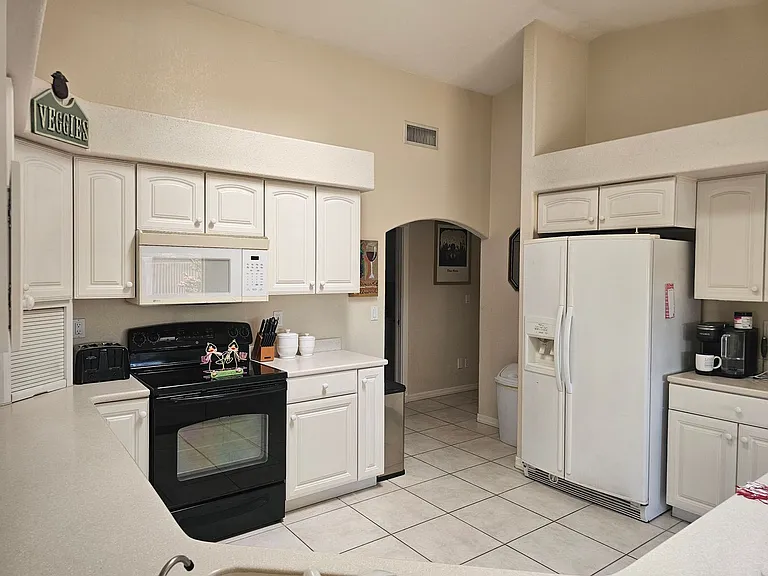 705 Armour Dr — Photo 4