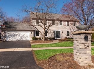 714 S River Rd, Naperville, IL 60540