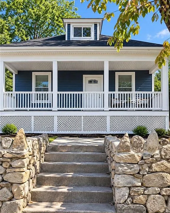 547 River Ave