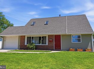 18 Kentucky Ln, Levittown, PA 19055