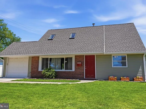 18 Kentucky Ln, Levittown, PA 19055