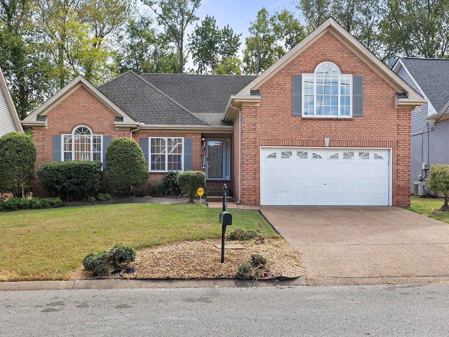 4 bed, 2106 sqft, $2,595 — Photo 3