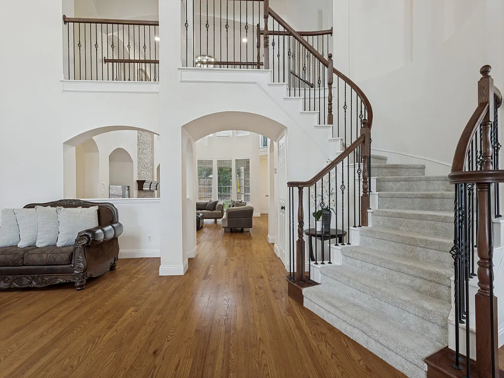 5 bed, 4499 sqft, $4,500 — Photo 3