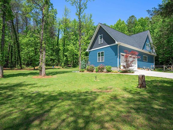 2nd image of 32 Montague Cir