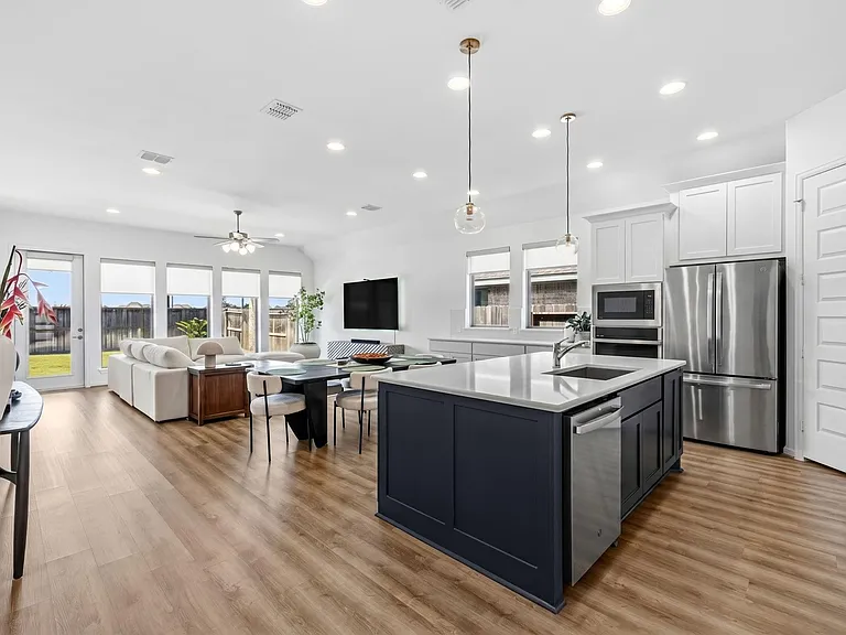 11951 Sawgrass Dr — Photo 4