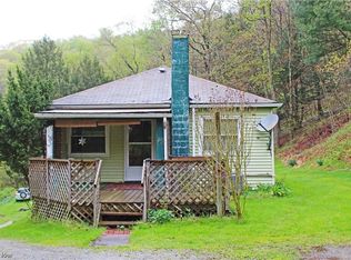 211 Hardins Run Rd, New Cumberland, WV 26047