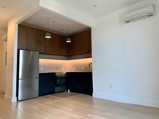 2nd image of 420 Tompkins Ave #521