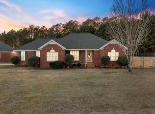 10 Fox Chase Dr, Hokes Bluff, AL 35903