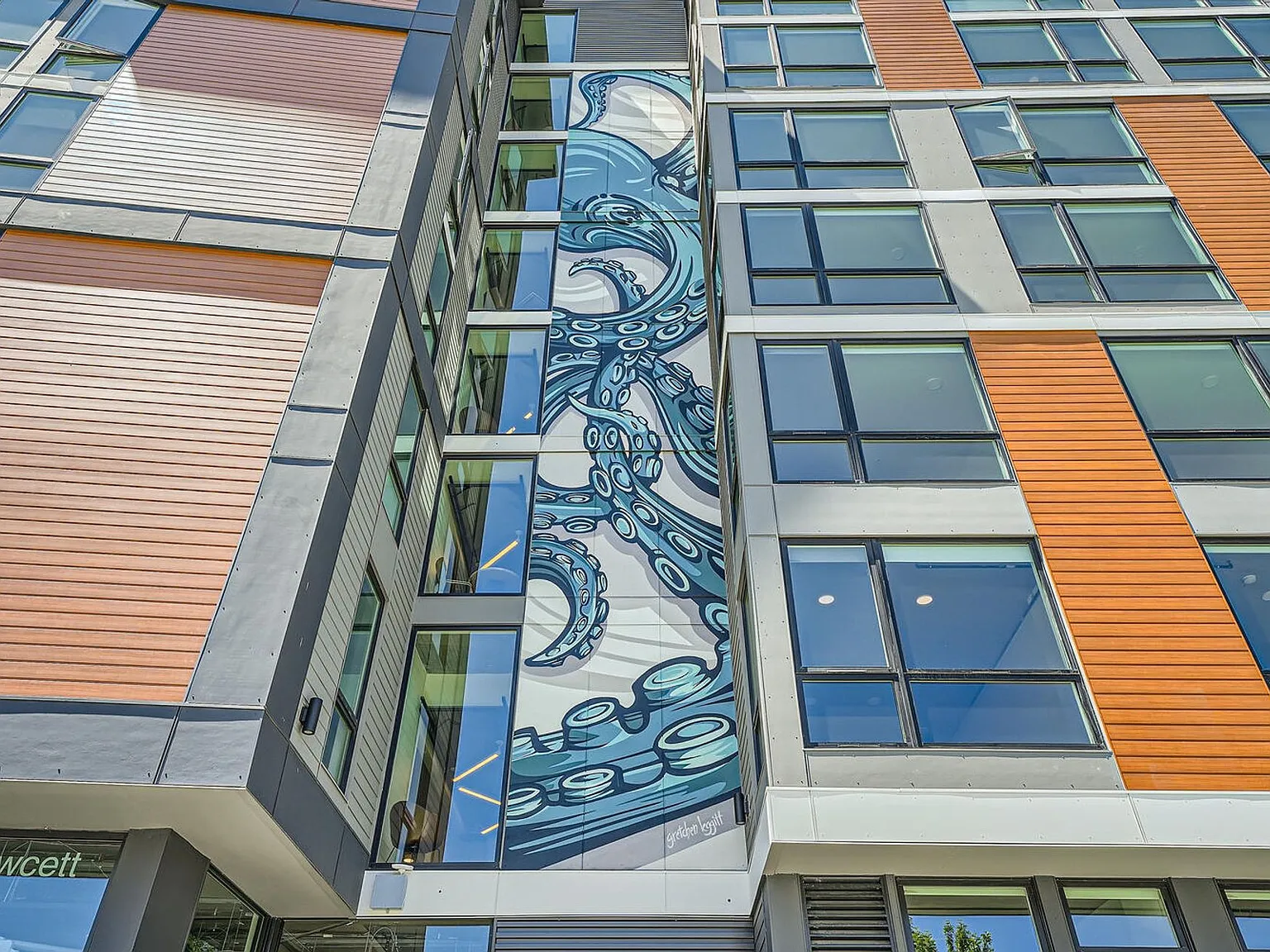 Welcome to AV Lofts! Beautiful views plus in-unit laundry! Up to 6 weeks free! — Photo 2