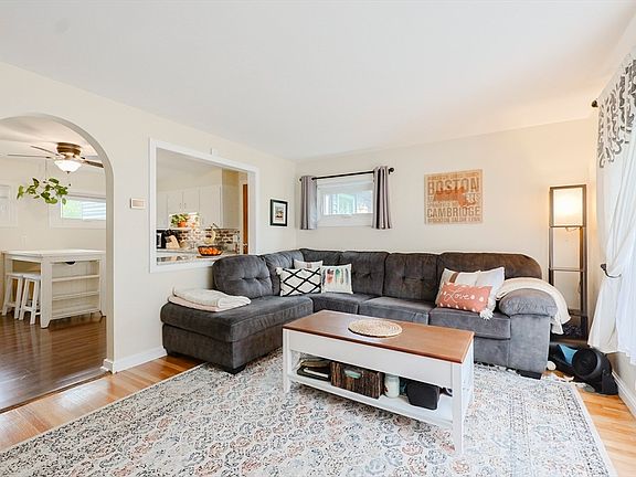 5th image of 51 Grant St