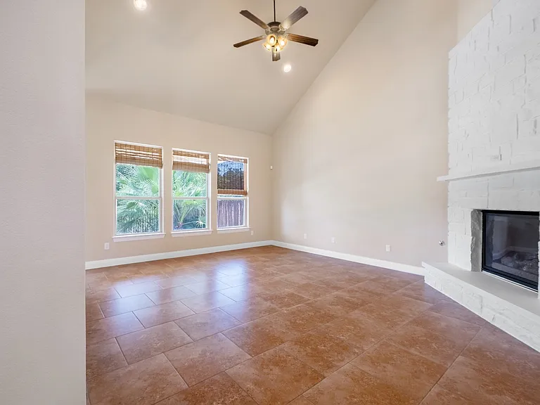 2921 Desert Candle Dr — Photo 4
