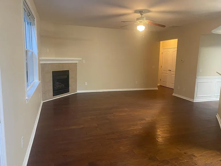 345 Southgate Dr — Photo 5