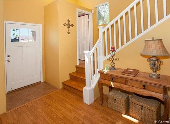 Spacious entrance way