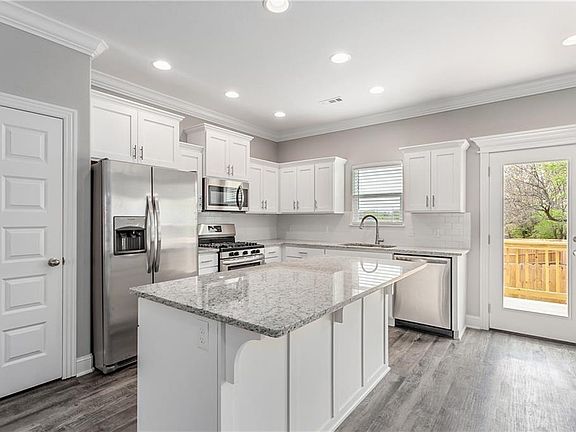 4th image of 5885 W Luna St