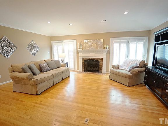 3rd image of 4131 Somerset Dr