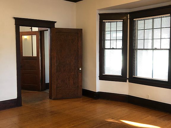 4th image of 1321 6th St SE APT 1